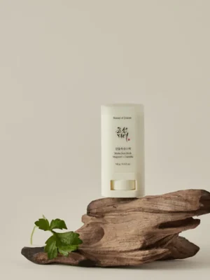 Odeslání Ihned BEAUTY OF JOSEON Opalovací tyčinka Matte Sun Stick Mugwort + Camelia SPF50+ PA++++ (18 g)