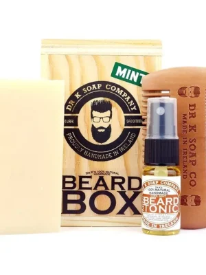 Sada mýdla, hřebenu a tonika na vousy v dřevěném boxu DR K SOAP COMPANY Beard box Mint Aktuální