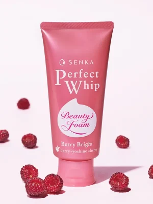 Výhodná Nabídka SHISEIDO SENKA Čisticí pleťová pěna Senka Perfect Whip Berry Bright Beauty Face Foam (100 g)