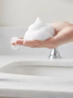 Aktuální SHISEIDO SENKA Čisticí a odličovací pěna Perfect Whip Beauty Face Foam (120 g)