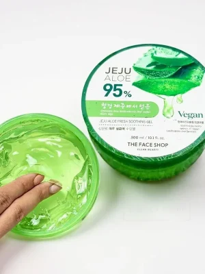 Hit Sezóny THE FACE SHOP Jeju Aloe 95% Fresh Soothing Gel Vegan (300 ml)