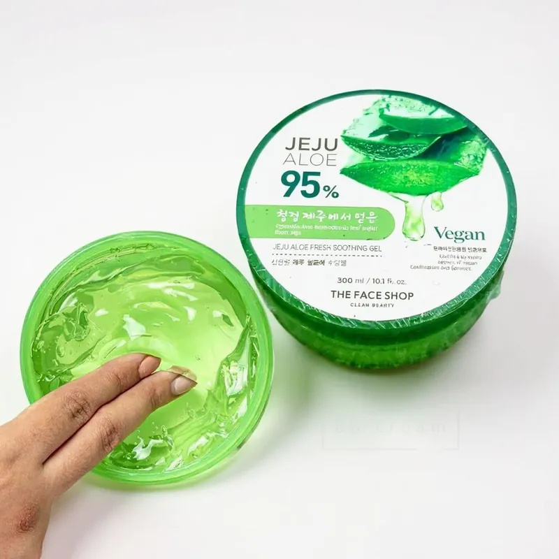 Hit Sezóny THE FACE SHOP Jeju Aloe 95% Fresh Soothing Gel Vegan (300 ml)