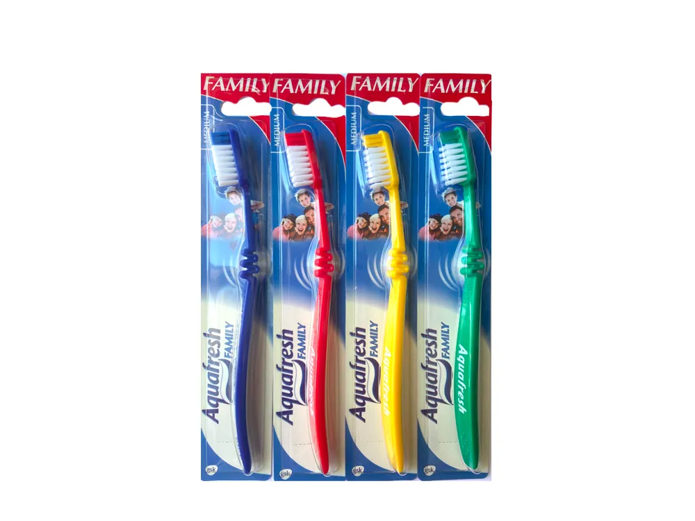 Nakupujte Hned Aquafresh zubní kartáček Family střední