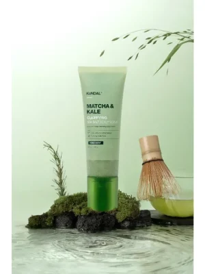 Sezónní Sleva Kundal Matcha&Kale Clarifying Sea Salt Scalp Scrub Herb Mint - Čisticí peeling na vlasovou pokožku s Mořskou solí a Matchou